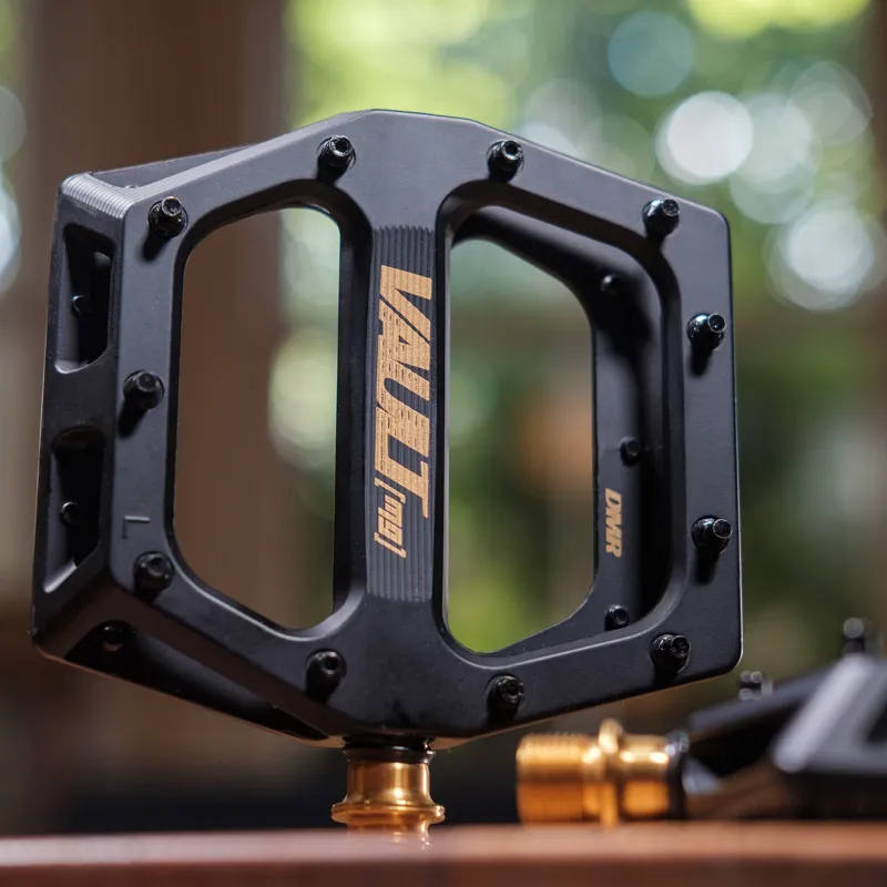 DMR Vault Mag SL Pedals in Black-4